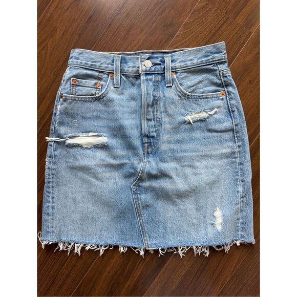Levi's 25 High-Rise Deconstructed Denim Skirt with Button Fly - Picture 1 of 5